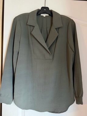 Fun 2 Fun Olive Green Long Sleeve V-Neck Blouse Size Medium
